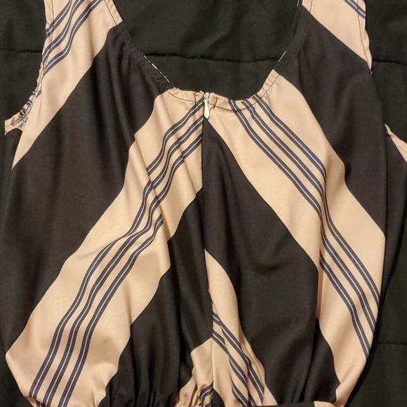 Short Rompers - Picture 5 of 6